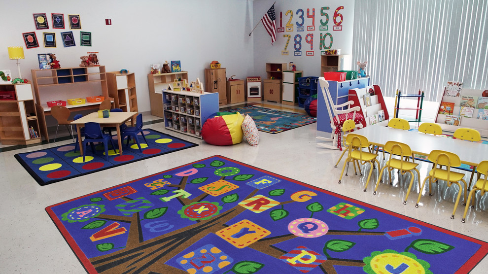 Immagine di una cameretta per bambini da 1 a 3 anni minimalista