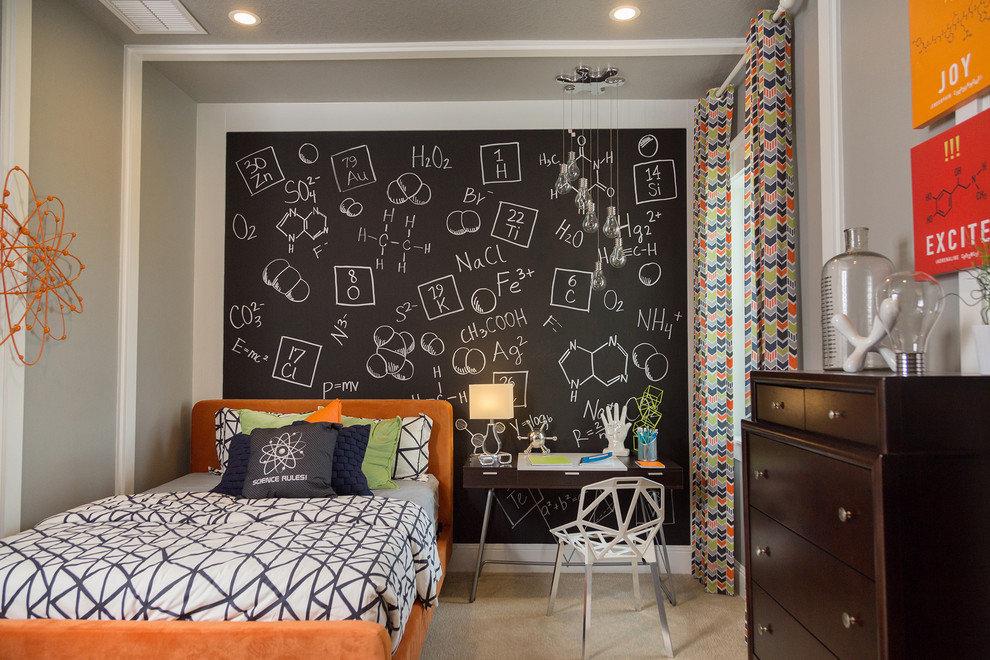 Idéer för att renovera ett vintage tonårsrum kombinerat med sovrum, med grå väggar, heltäckningsmatta och beiget golv