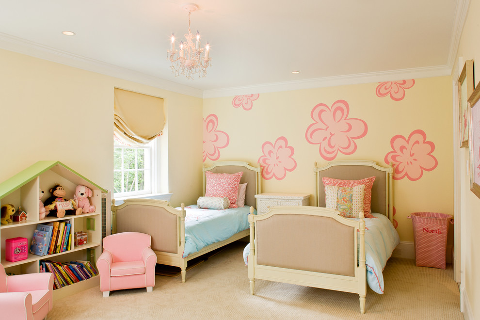 На фото: детская среднего размера в стиле неоклассика (современная классика) с спальным местом, ковровым покрытием, разноцветными стенами и бежевым полом для ребенка от 4 до 10 лет, девочки