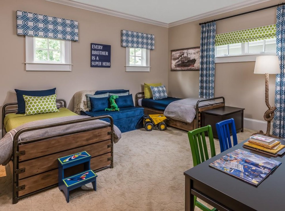 Foto de dormitorio infantil de 4 a 10 años clásico grande con paredes beige y moqueta