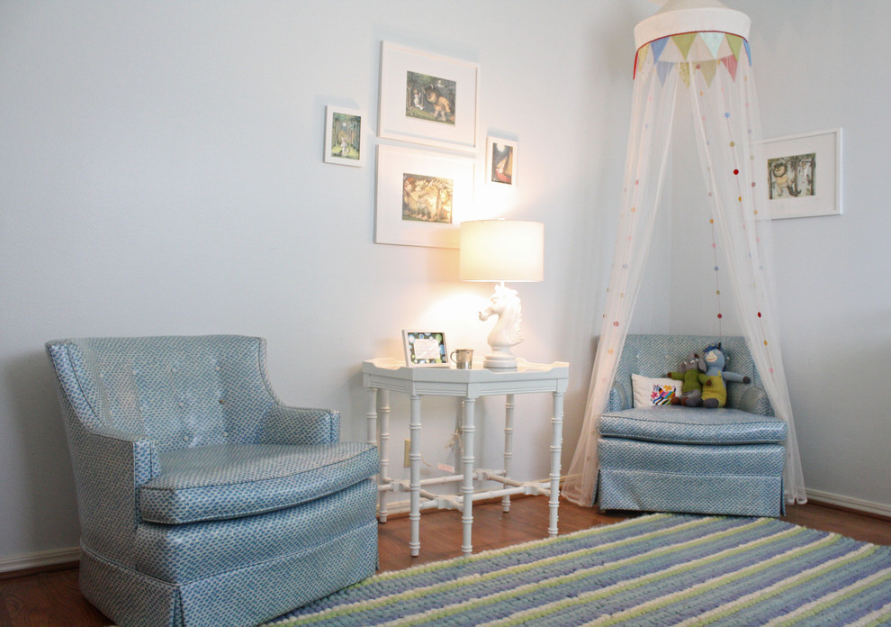 ダラスにあるトラディショナルスタイルのおしゃれな子供部屋 (無垢フローリング) の写真