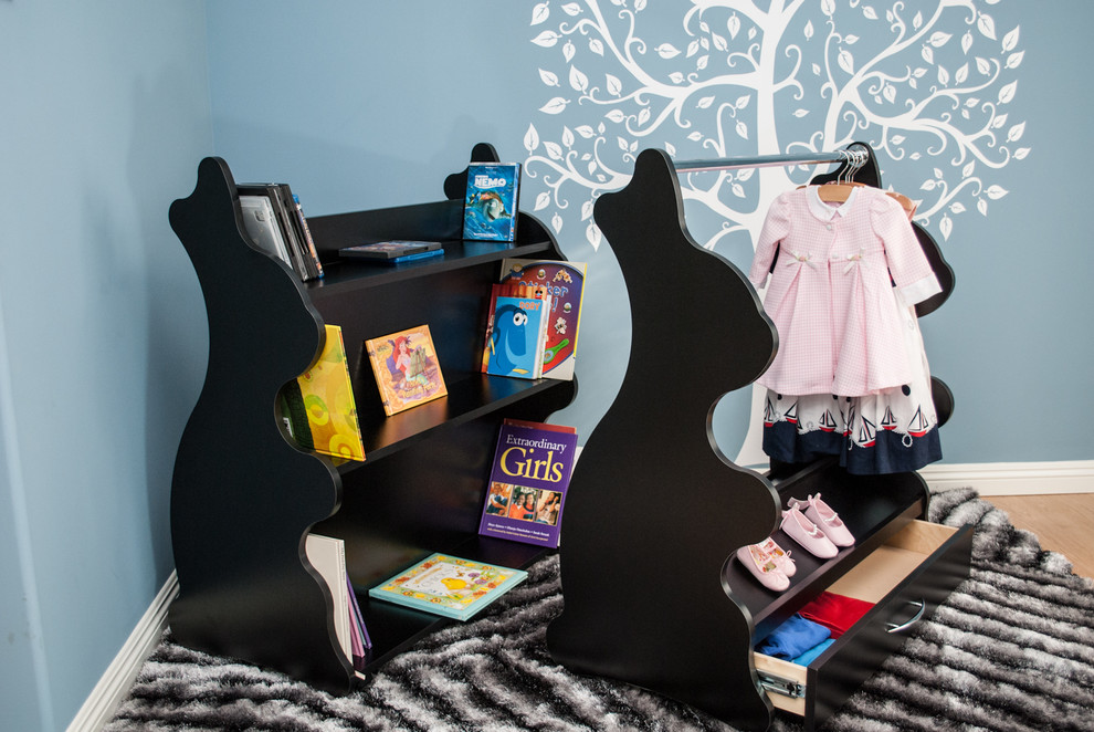 This is an example of a small modern gender neutral children’s room in Los Angeles.