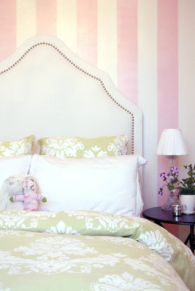 Inspiration for a traditional kids' bedroom in Other.