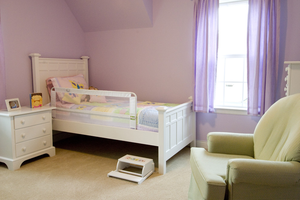 Idéer för ett klassiskt barnrum, med lila väggar