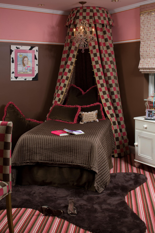 Стильный дизайн: детская в стиле фьюжн с спальным местом, ковровым покрытием, разноцветным полом и разноцветными стенами для подростка, девочки - последний тренд