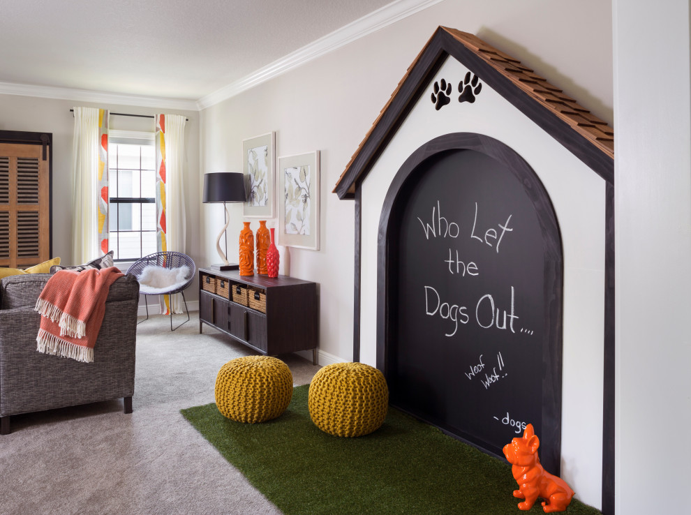 Idées déco pour une très grande chambre d'enfant de 4 à 10 ans classique avec un mur beige, moquette et un sol beige.