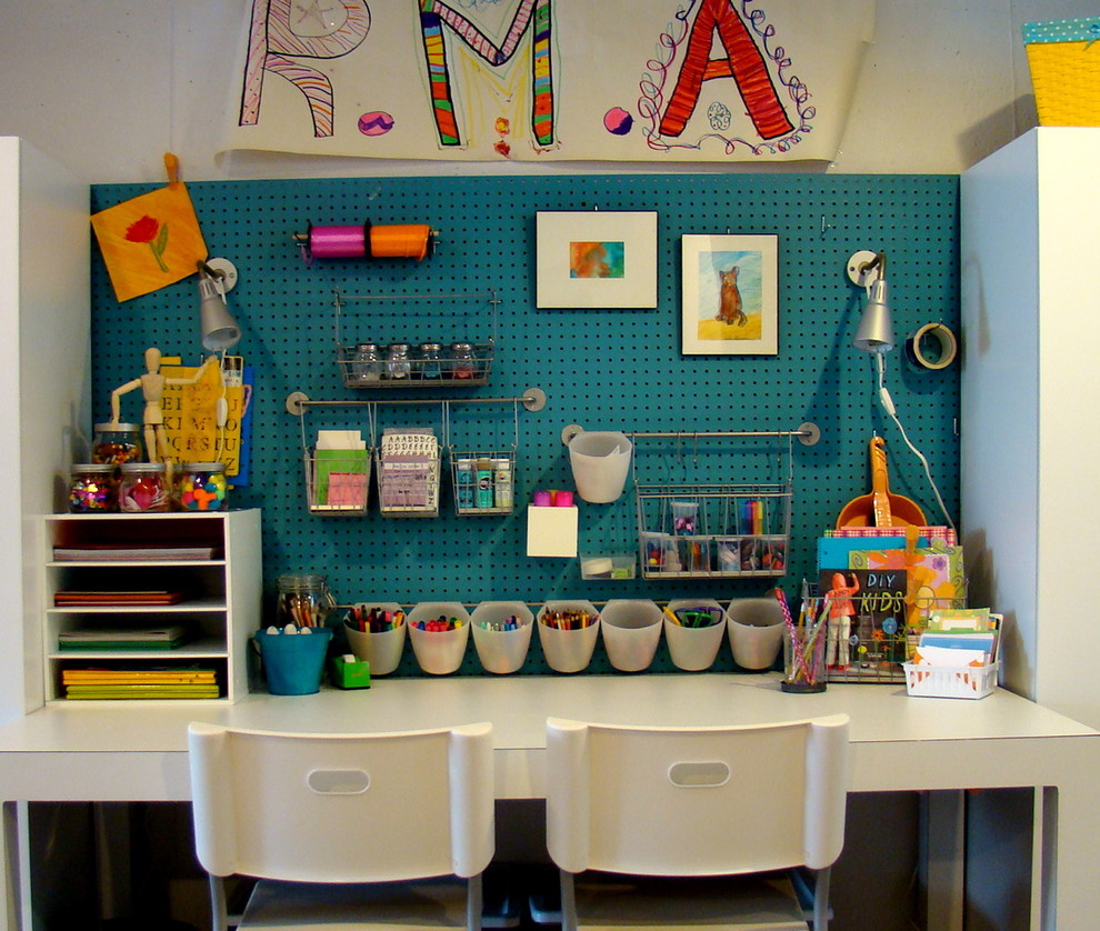 Contemporary kids' study space in Boise.