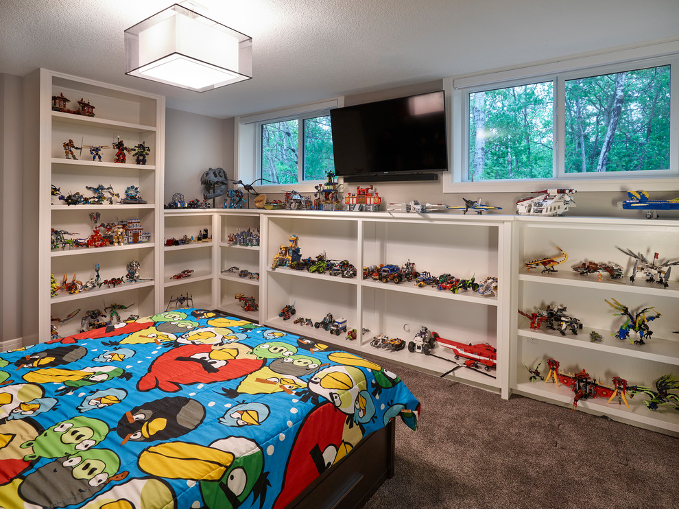 Cette image montre une chambre d'enfant de 4 à 10 ans craftsman de taille moyenne avec un mur gris, moquette et un sol gris.