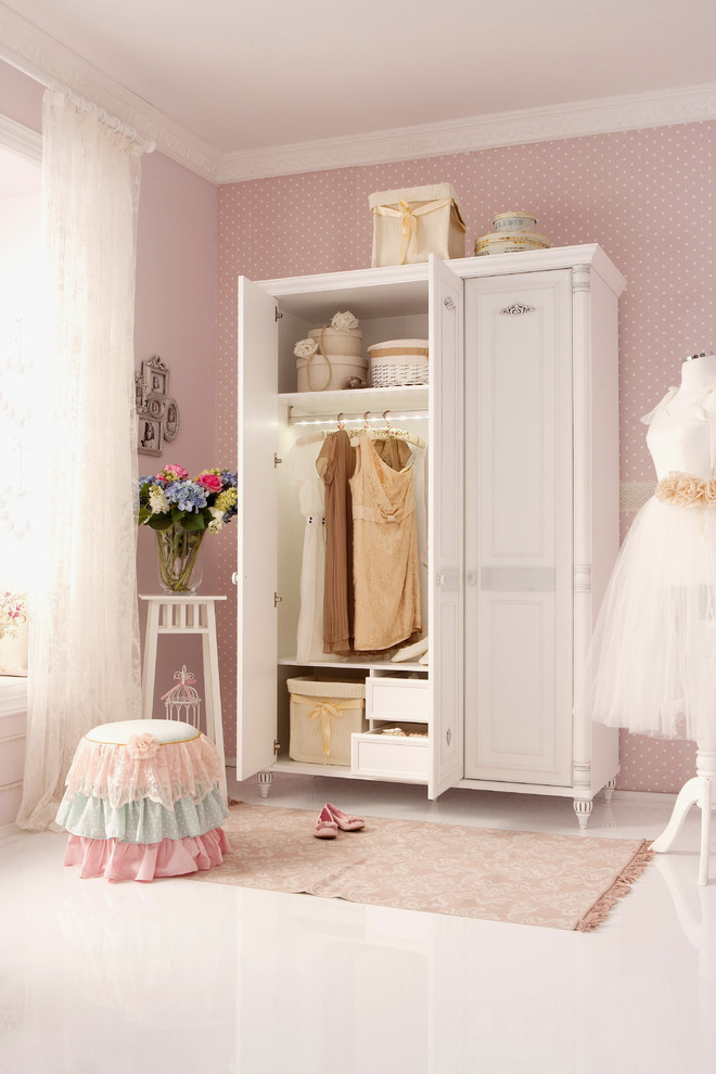 Inspiration for a girl teen room remodel in Miami