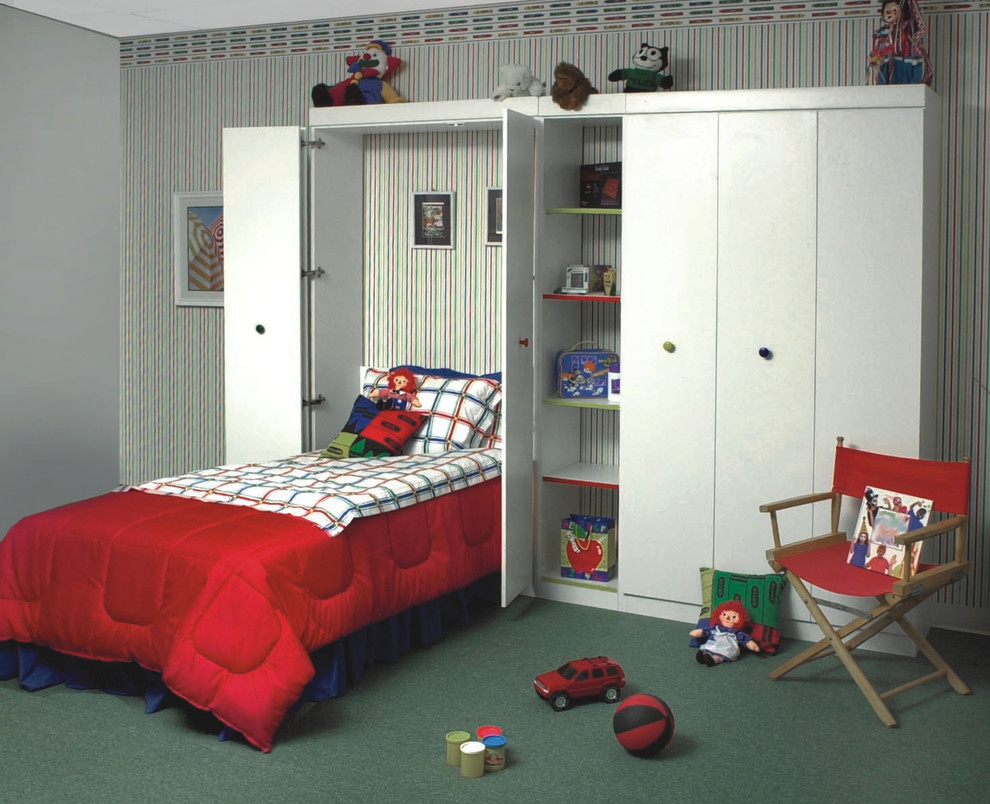 Cette image montre une chambre d'enfant de 1 à 3 ans traditionnelle de taille moyenne avec un mur multicolore et moquette.