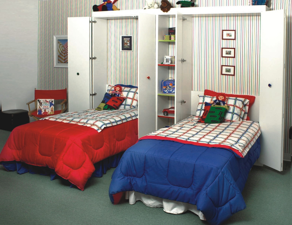 Стильный дизайн: детская среднего размера в классическом стиле с спальным местом, разноцветными стенами, ковровым покрытием и зеленым полом для ребенка от 4 до 10 лет, мальчика - последний тренд