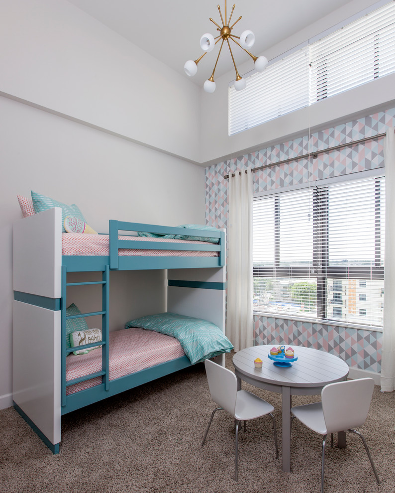 Свежая идея для дизайна: детская в стиле неоклассика (современная классика) с спальным местом, серыми стенами и ковровым покрытием для девочки, двоих детей - отличное фото интерьера