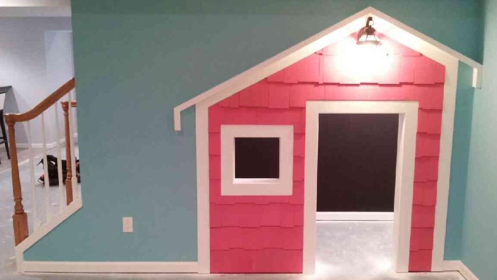 Aménagement d'une petite chambre d'enfant de 4 à 10 ans classique avec un mur gris et moquette.