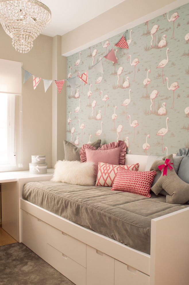 Foto de dormitorio infantil de 4 a 10 años romántico de tamaño medio con paredes multicolor