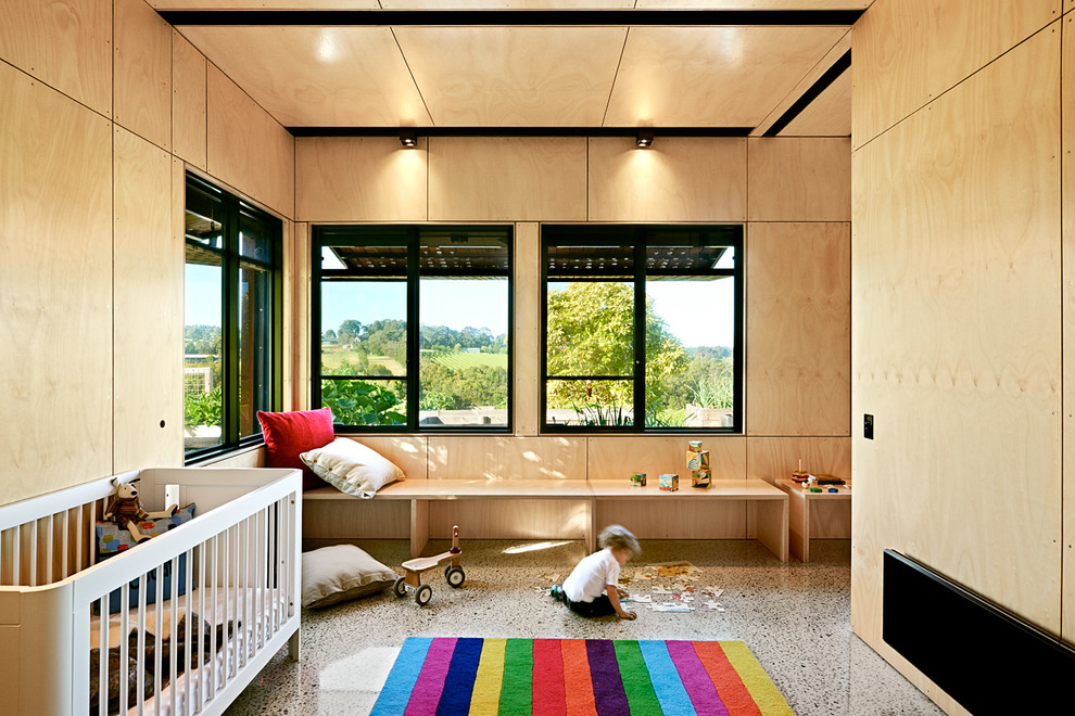 Inredning av ett modernt stort könsneutralt småbarnsrum kombinerat med lekrum, med betonggolv