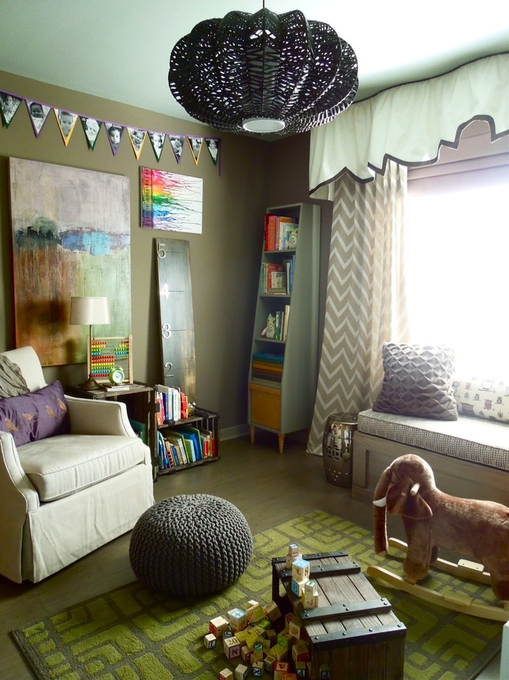 На фото: нейтральная детская среднего размера в стиле модернизм с спальным местом, коричневыми стенами, бетонным полом и коричневым полом для ребенка от 1 до 3 лет с