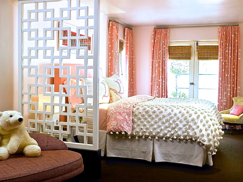 Foto de dormitorio infantil contemporáneo con paredes rosas y moqueta