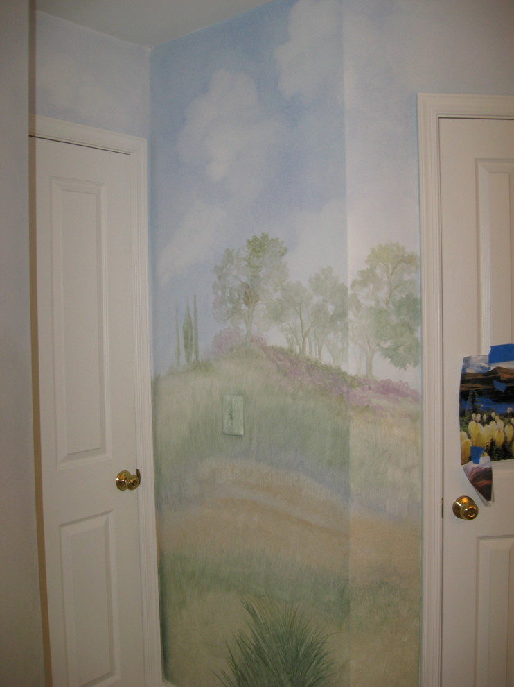 Ispirazione per una cameretta per bambini da 4 a 10 anni classica di medie dimensioni con pareti multicolore