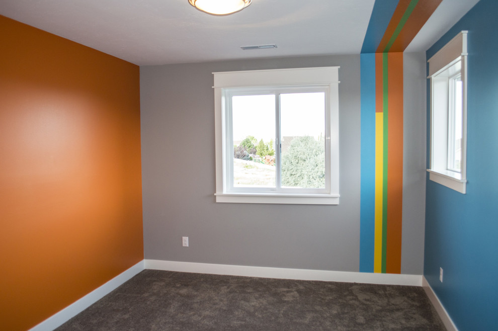 Diseño de dormitorio infantil de 4 a 10 años contemporáneo de tamaño medio con paredes multicolor, moqueta y suelo gris
