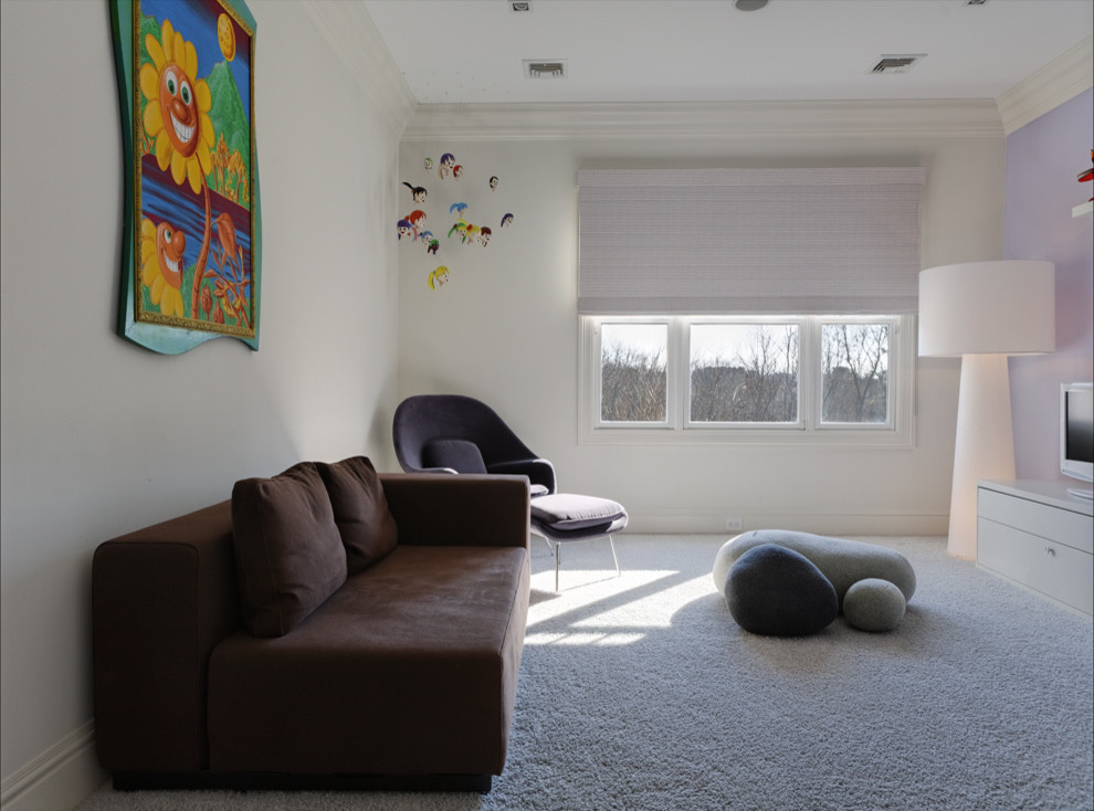 Foto de dormitorio infantil actual con paredes blancas y moqueta