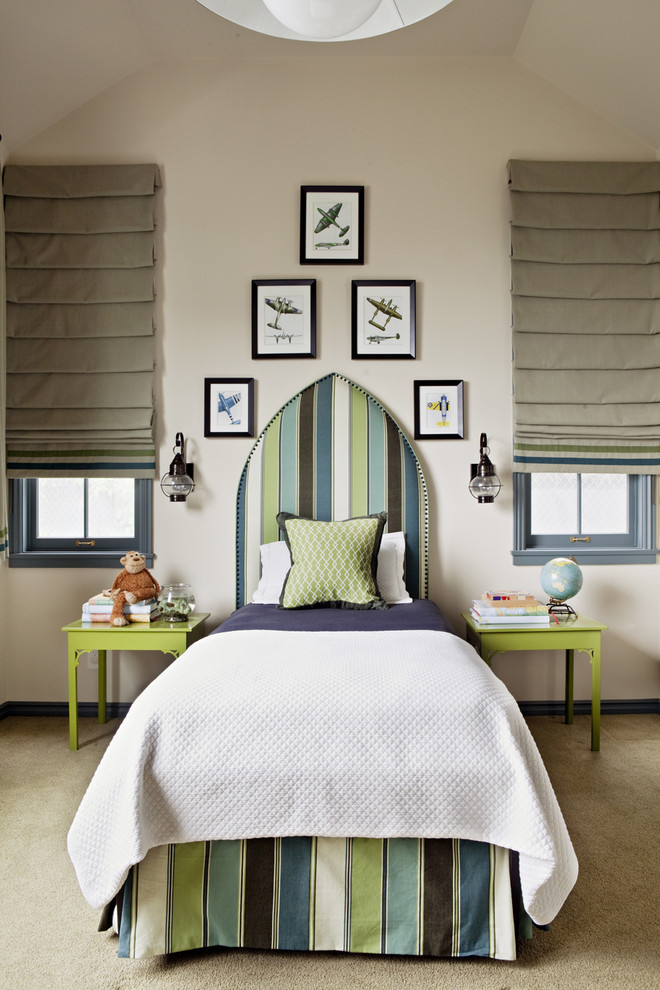 Photo of an eclectic children’s room for boys in Los Angeles with beige walls and carpet.