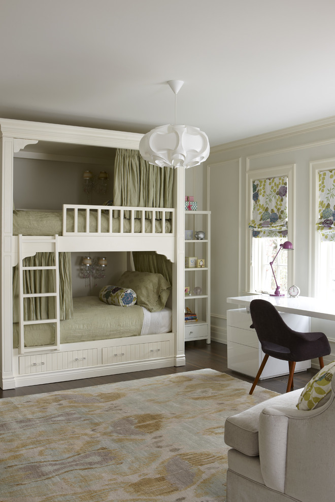 На фото: детская в стиле неоклассика (современная классика) с спальным местом для девочки, двоих детей с