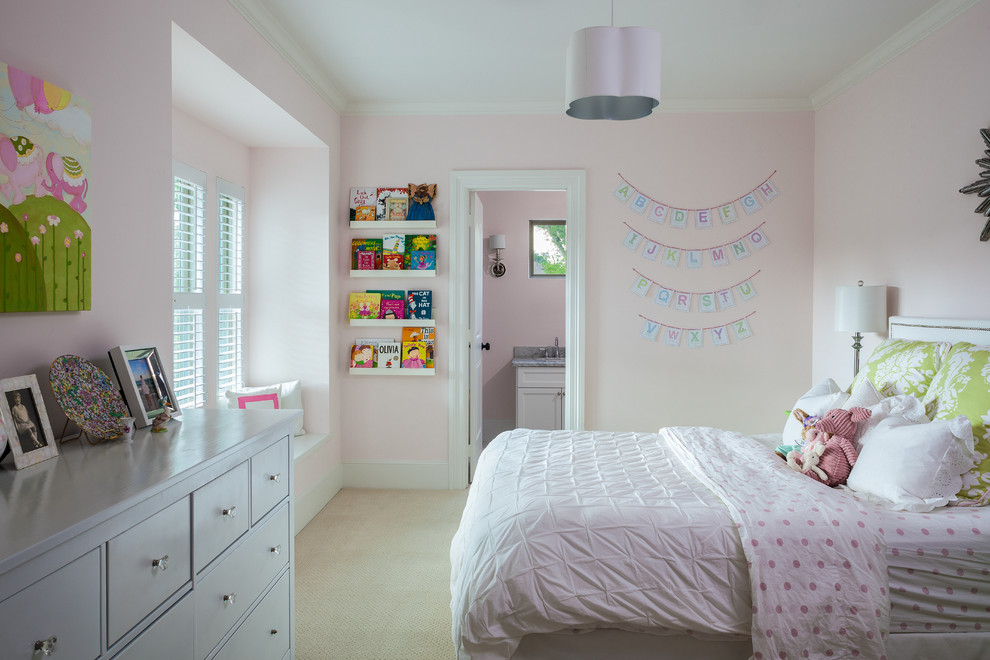 ヒューストンにあるトラディショナルスタイルのおしゃれな子供部屋 (ピンクの壁、児童向け) の写真