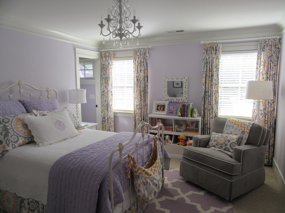 На фото: большая детская в стиле неоклассика (современная классика) с спальным местом, фиолетовыми стенами и ковровым покрытием для подростка, девочки