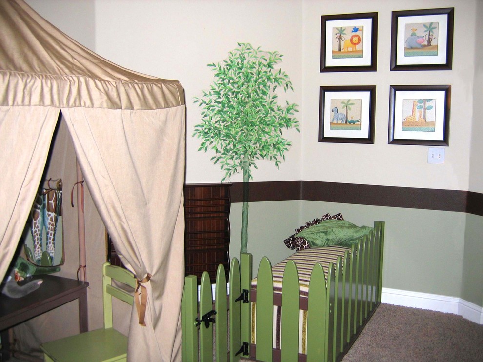 Imagen de dormitorio infantil de 4 a 10 años exótico grande con paredes beige y moqueta
