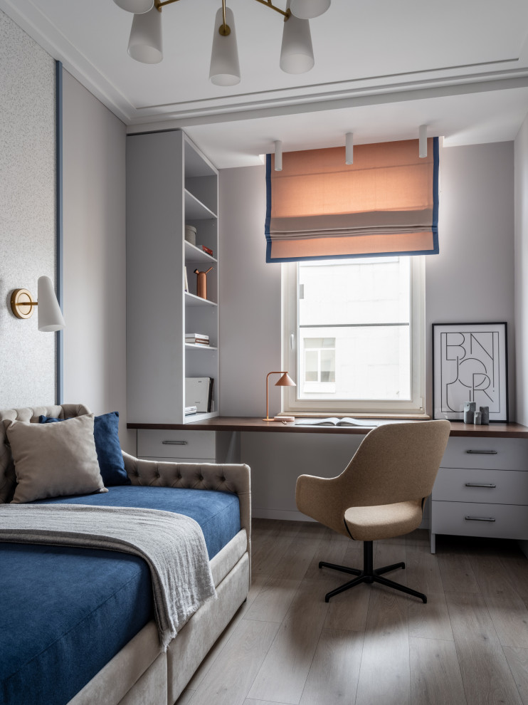 Ejemplo de dormitorio infantil nórdico con escritorio, paredes grises y suelo beige