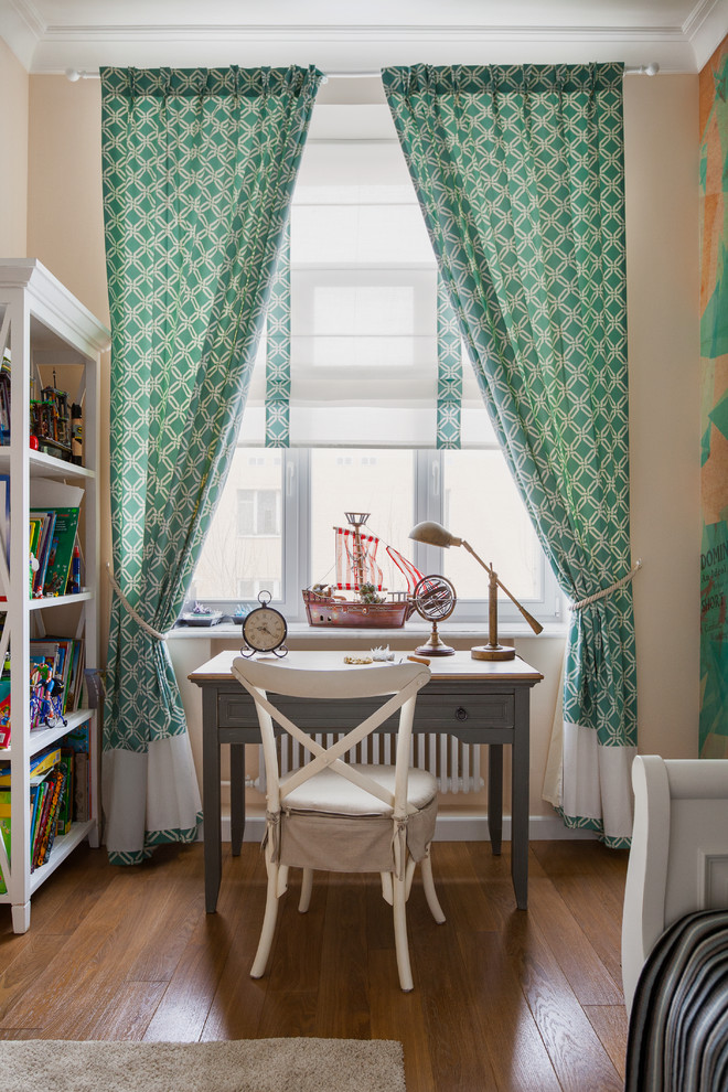 This is an example of an eclectic kids' bedroom in Moscow.