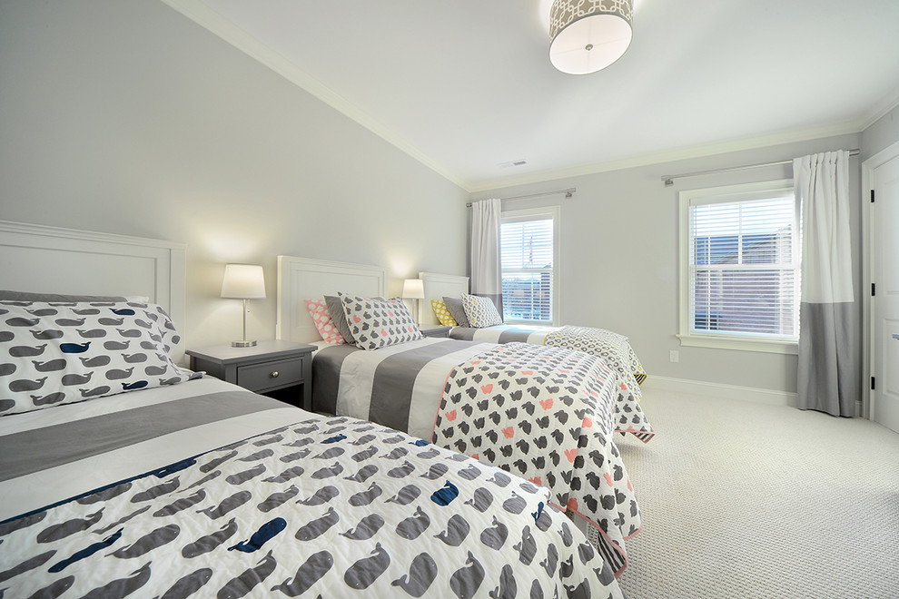 Ejemplo de dormitorio infantil de 4 a 10 años de estilo americano de tamaño medio con paredes grises, moqueta y suelo beige