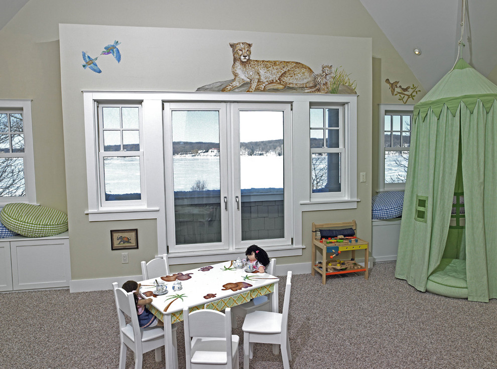 Esempio di una cameretta per bambini chic con pareti bianche e moquette