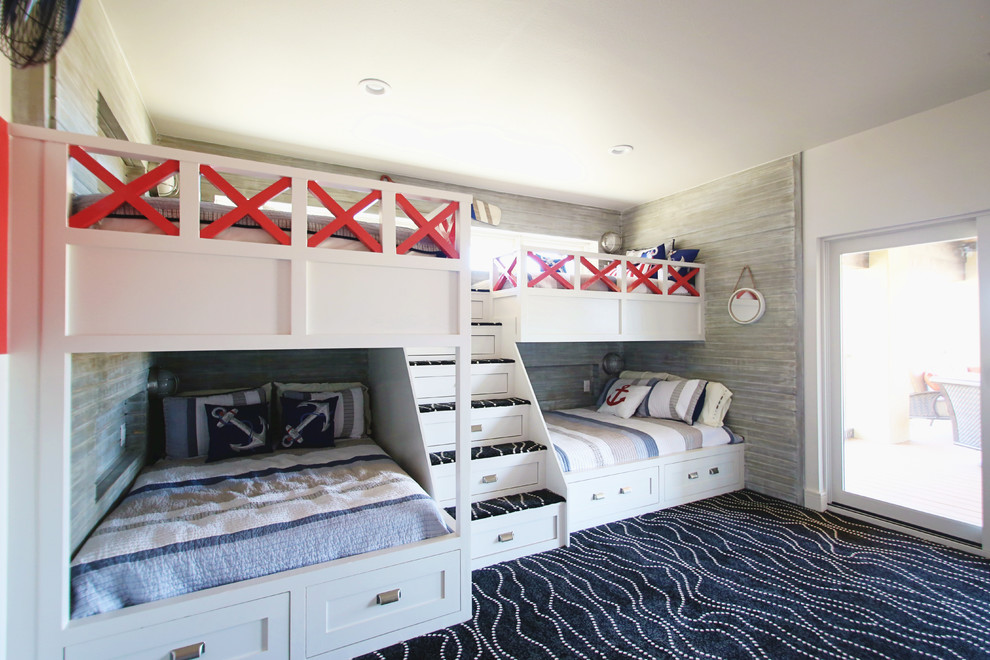 Diseño de dormitorio infantil marinero grande con paredes multicolor, moqueta y suelo negro