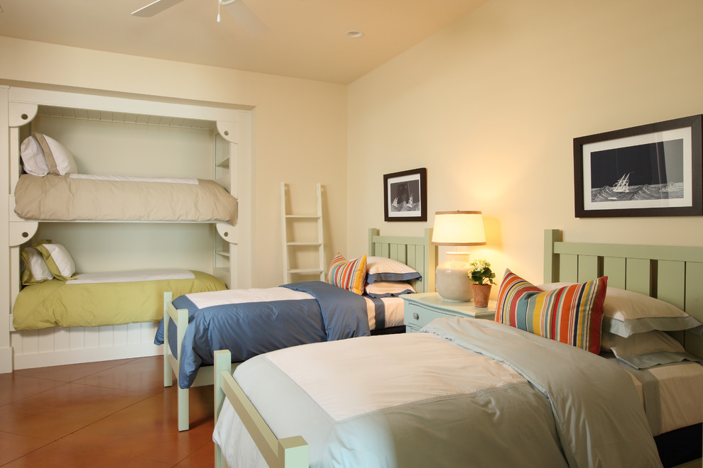Foto de dormitorio infantil marinero con paredes amarillas y suelo de baldosas de cerámica