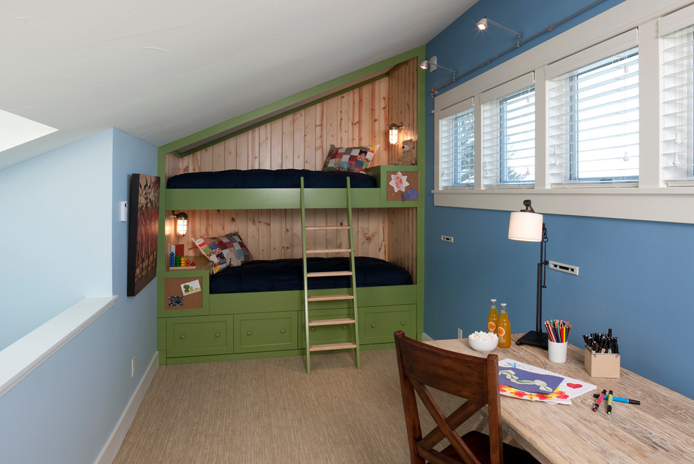 グランドラピッズにあるビーチスタイルのおしゃれな子供部屋 (二段ベッド) の写真