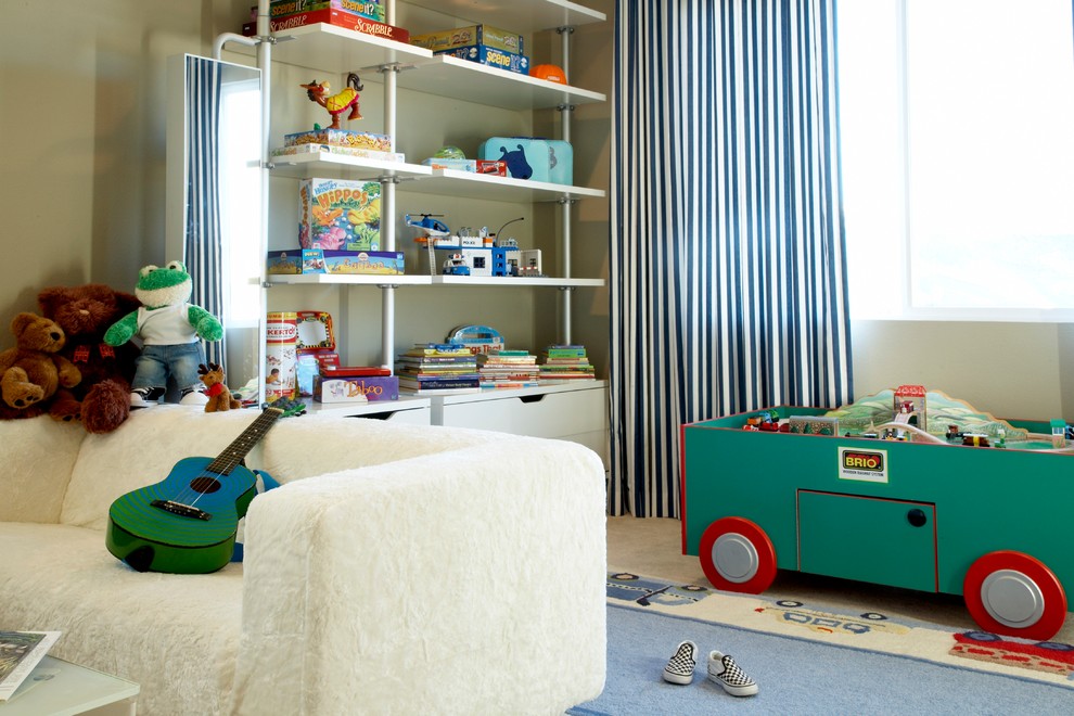 Idéer för att renovera ett funkis barnrum kombinerat med lekrum, med grå väggar och heltäckningsmatta