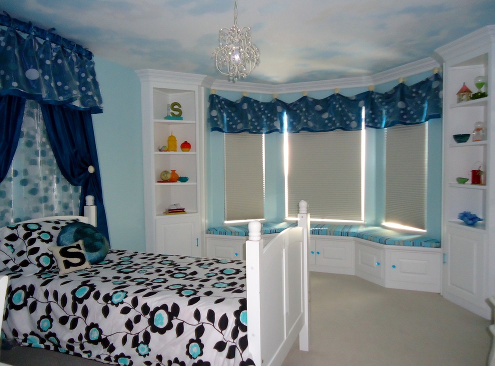 Ejemplo de dormitorio infantil de 4 a 10 años ecléctico de tamaño medio con paredes azules y moqueta