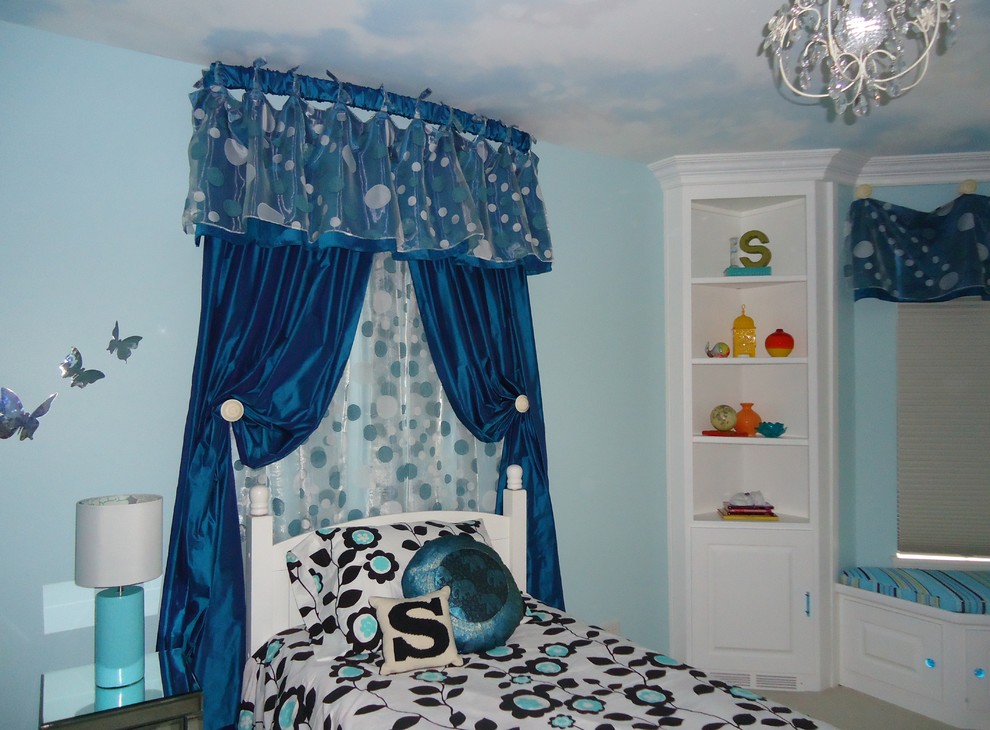 Idee per una cameretta per bambini da 4 a 10 anni bohémian di medie dimensioni con pareti blu e moquette