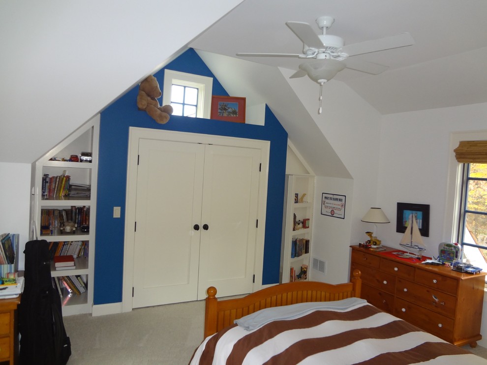 Photo of a traditional children’s room for boys in Chicago with white walls and carpet.