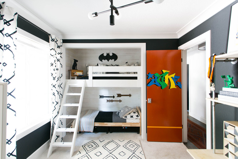На фото: детская в стиле неоклассика (современная классика) с спальным местом, черными стенами, ковровым покрытием и бежевым полом для ребенка от 4 до 10 лет, мальчика, двоих детей