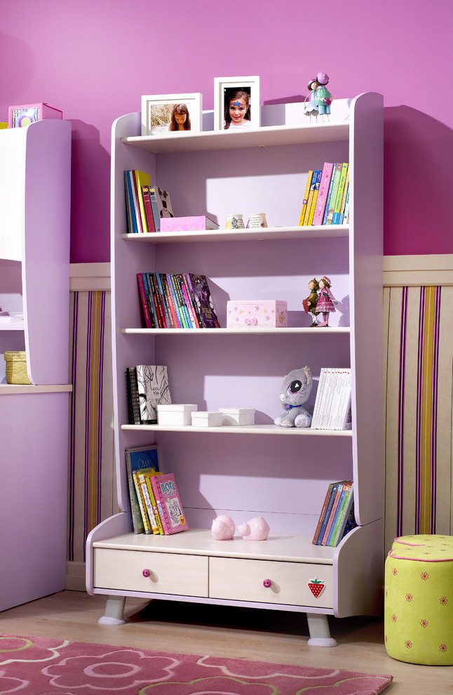 Inspiration for a contemporary girl kids' room remodel in Miami