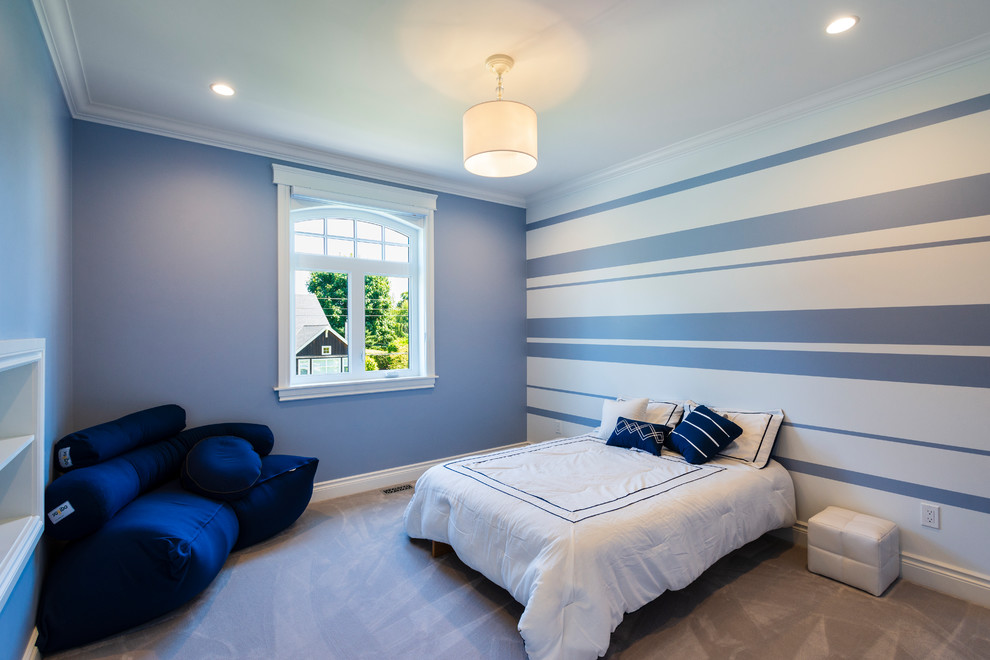 Ejemplo de dormitorio infantil de 4 a 10 años tradicional grande con paredes azules, moqueta y suelo gris
