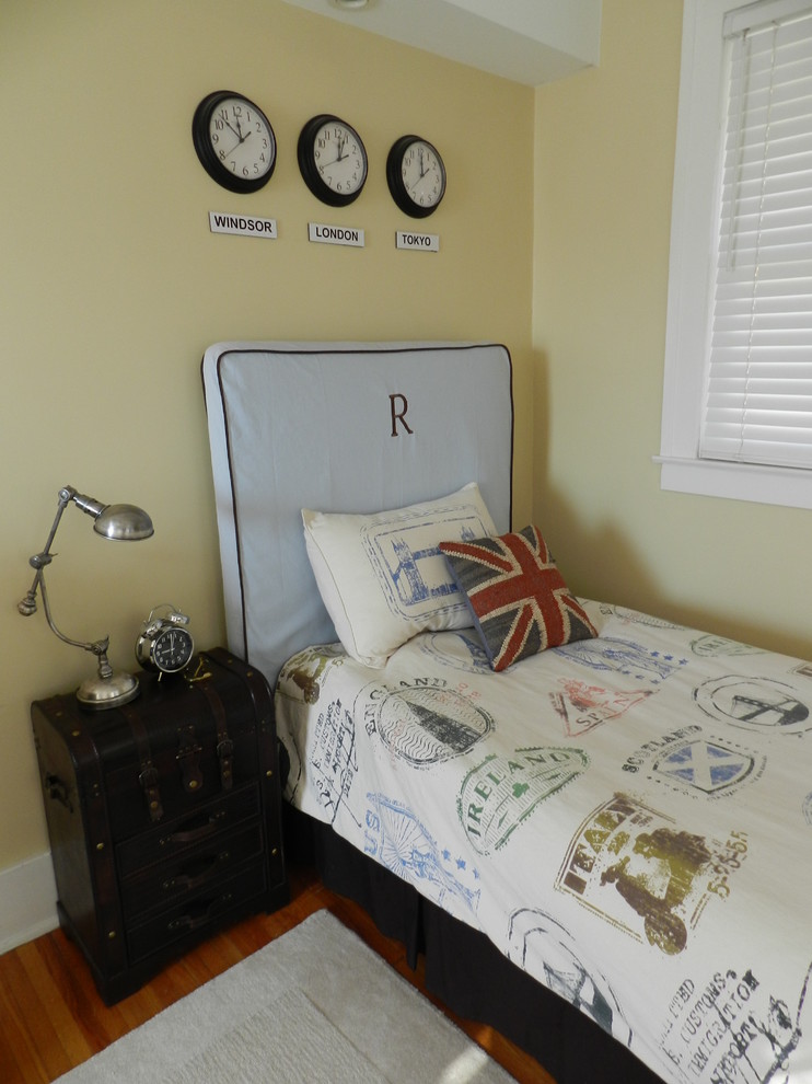 Example of a classic kids' room design in Toronto