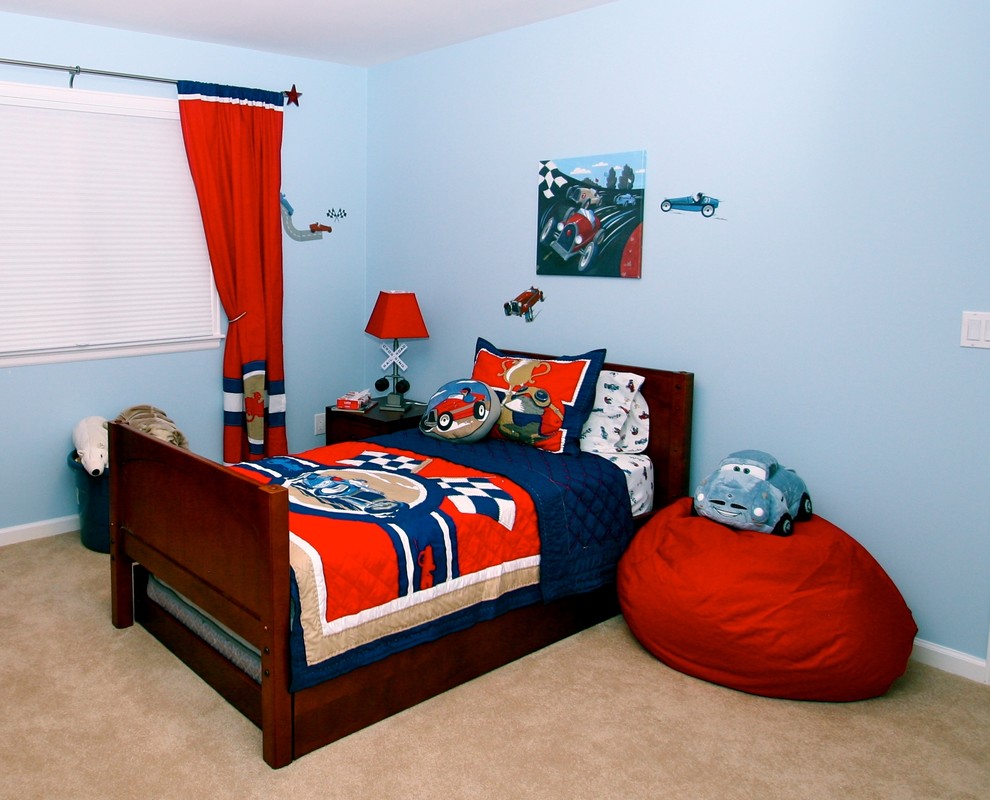 Esempio di una cameretta per bambini da 4 a 10 anni chic di medie dimensioni con pareti blu e moquette