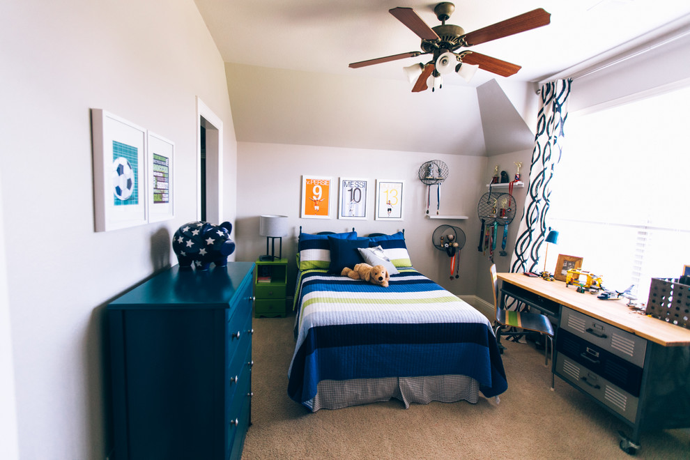 Example of a classic boy kids' room design in Dallas