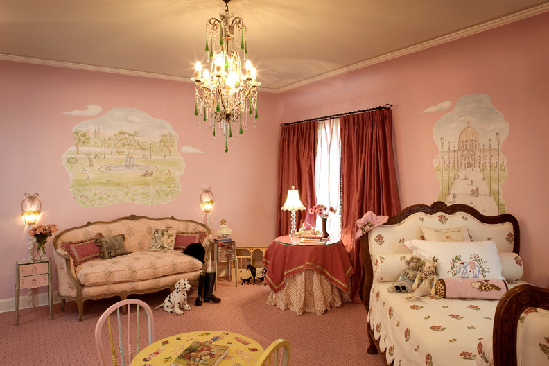 Inspiration för mellanstora moderna flickrum kombinerat med sovrum och för 4-10-åringar, med rosa väggar, heltäckningsmatta och rosa golv