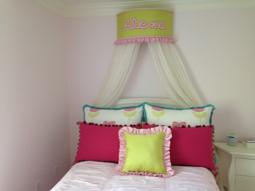 Idee per una cameretta per bambini da 4 a 10 anni stile shabby di medie dimensioni con pareti rosa e moquette
