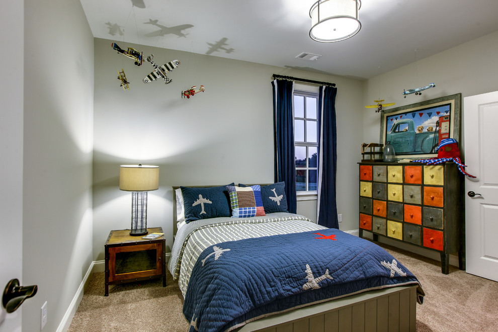 Imagen de dormitorio infantil de 4 a 10 años clásico con paredes grises, moqueta y suelo beige