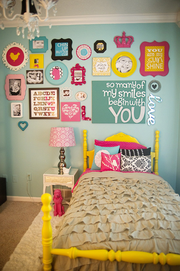 Example of a minimalist kids' room design in Other